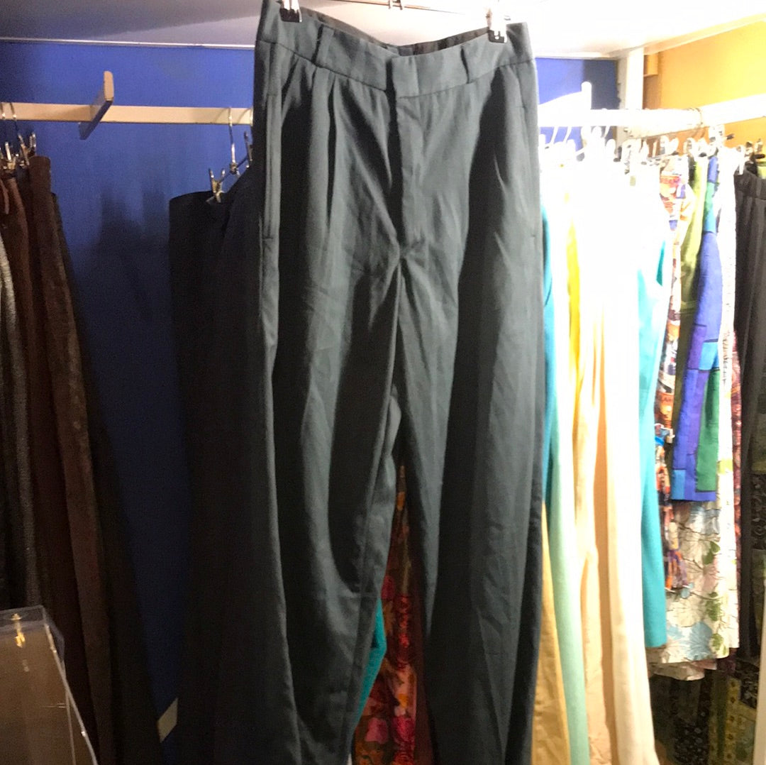 Pantalón verde oscuro con pinzas
