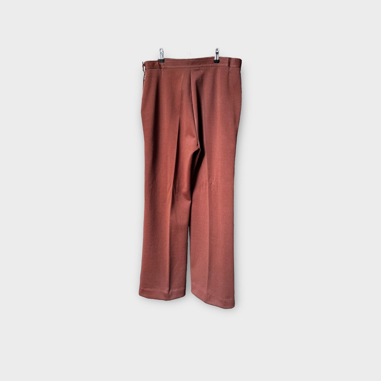 Pantalón vino sin bolsas