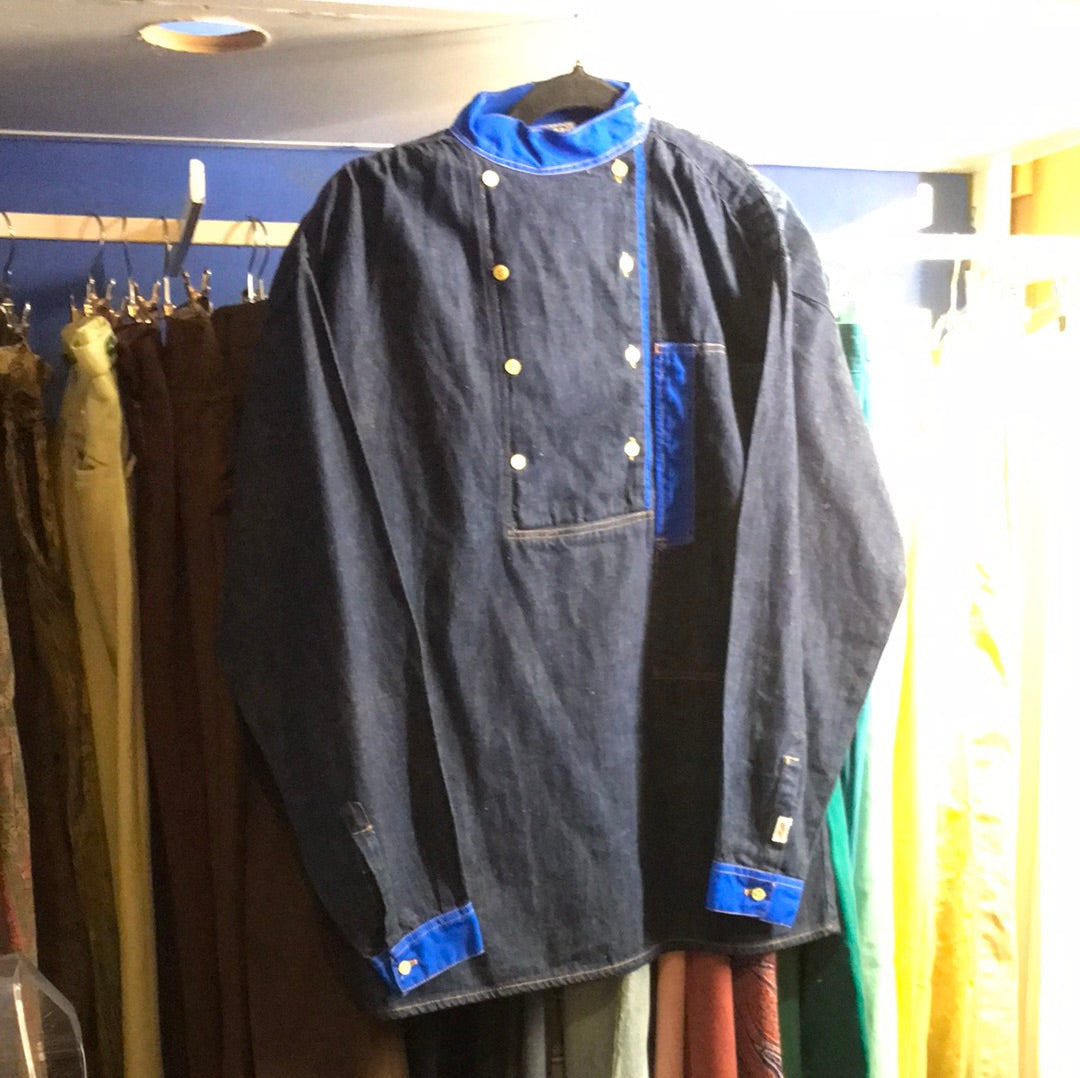 Camisa de mezclilla de manga larga con botones en el pecho “kill”