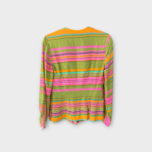 Blusa con líneas de color rosa, verde y naranja