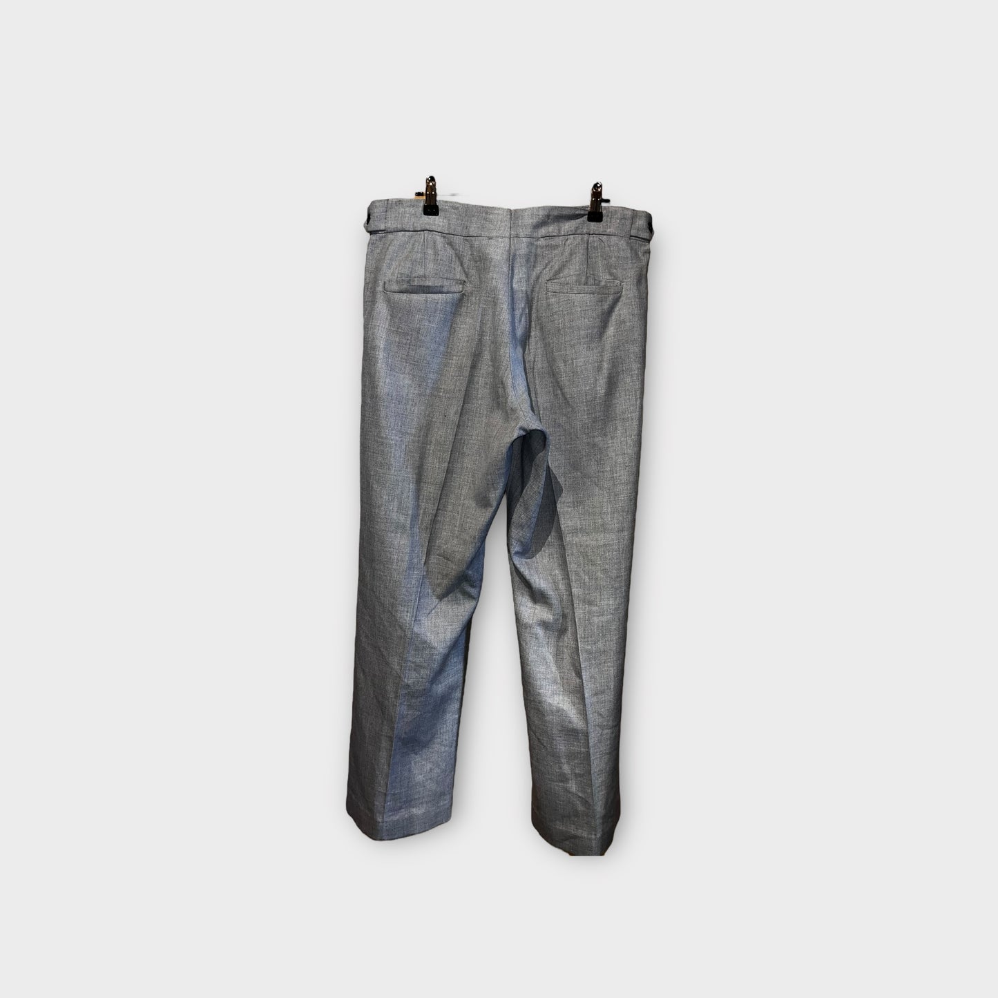 Pantalón de vestir color gris, muy suave con blanco con bolsillo pequeño enfrente