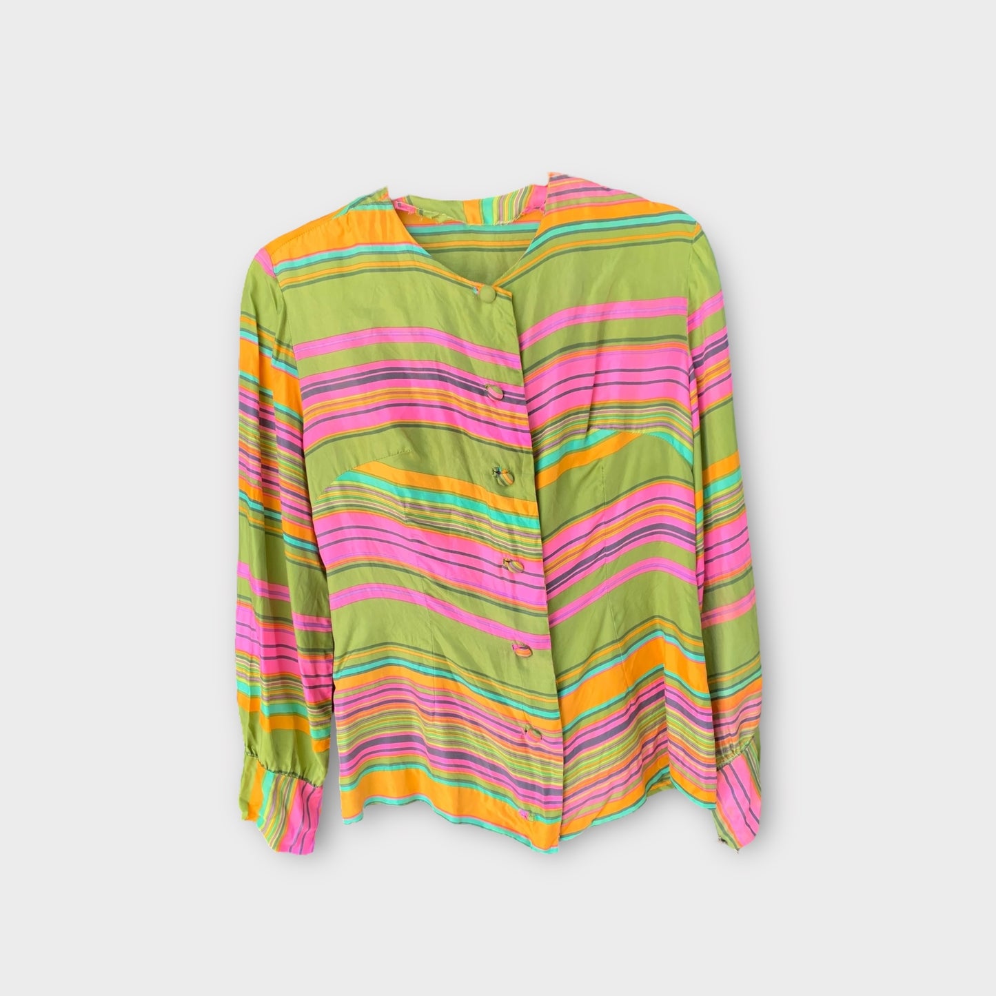 Blusa con líneas de color rosa, verde y naranja