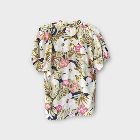 Blusa con estampado de flores blancas “mediano”