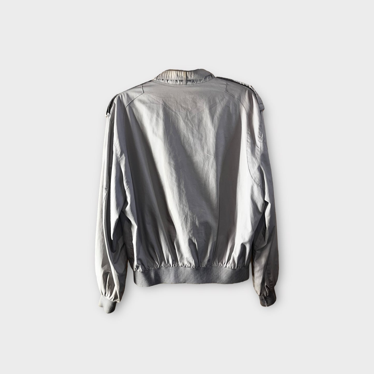 Chamarra gris 90’s “Members Only”