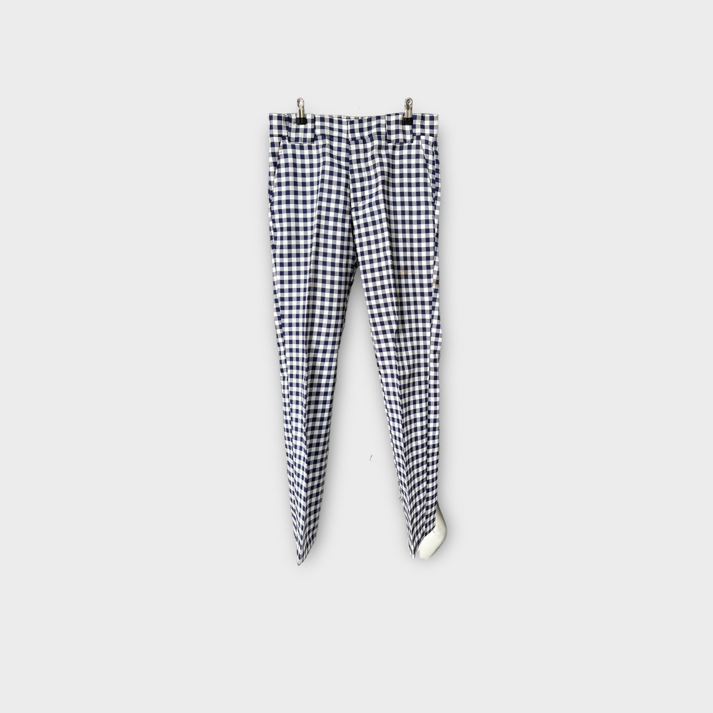 Pantalón de cuadros blancos y azules marinos