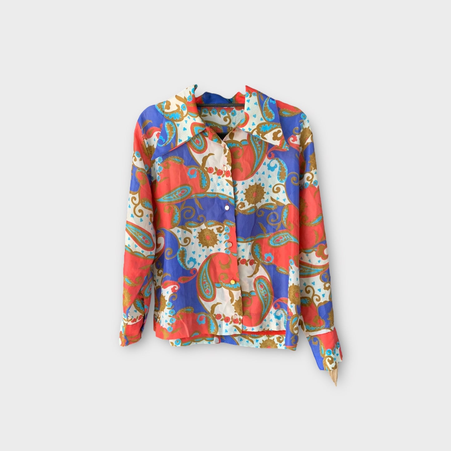 Blusa con estampado de los setentas, colores blanco, rojo y azul 