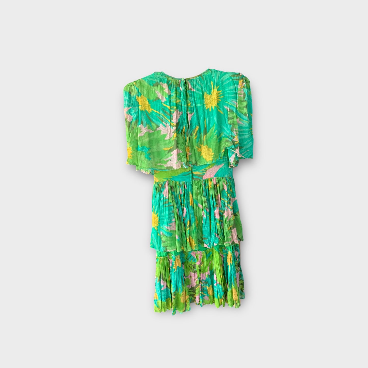 Vestido verde de capas con flores