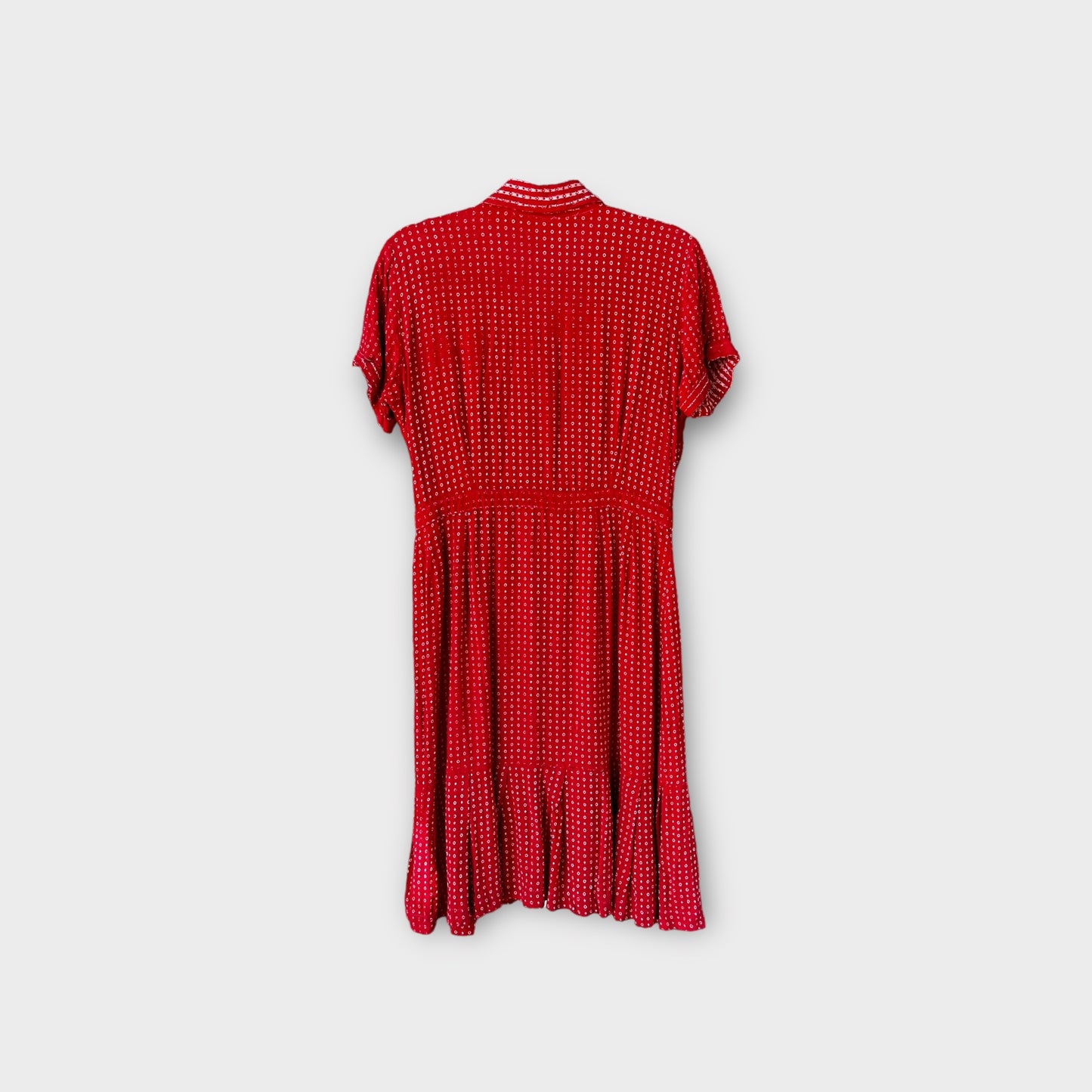 Vestido rojo con puntos blancos