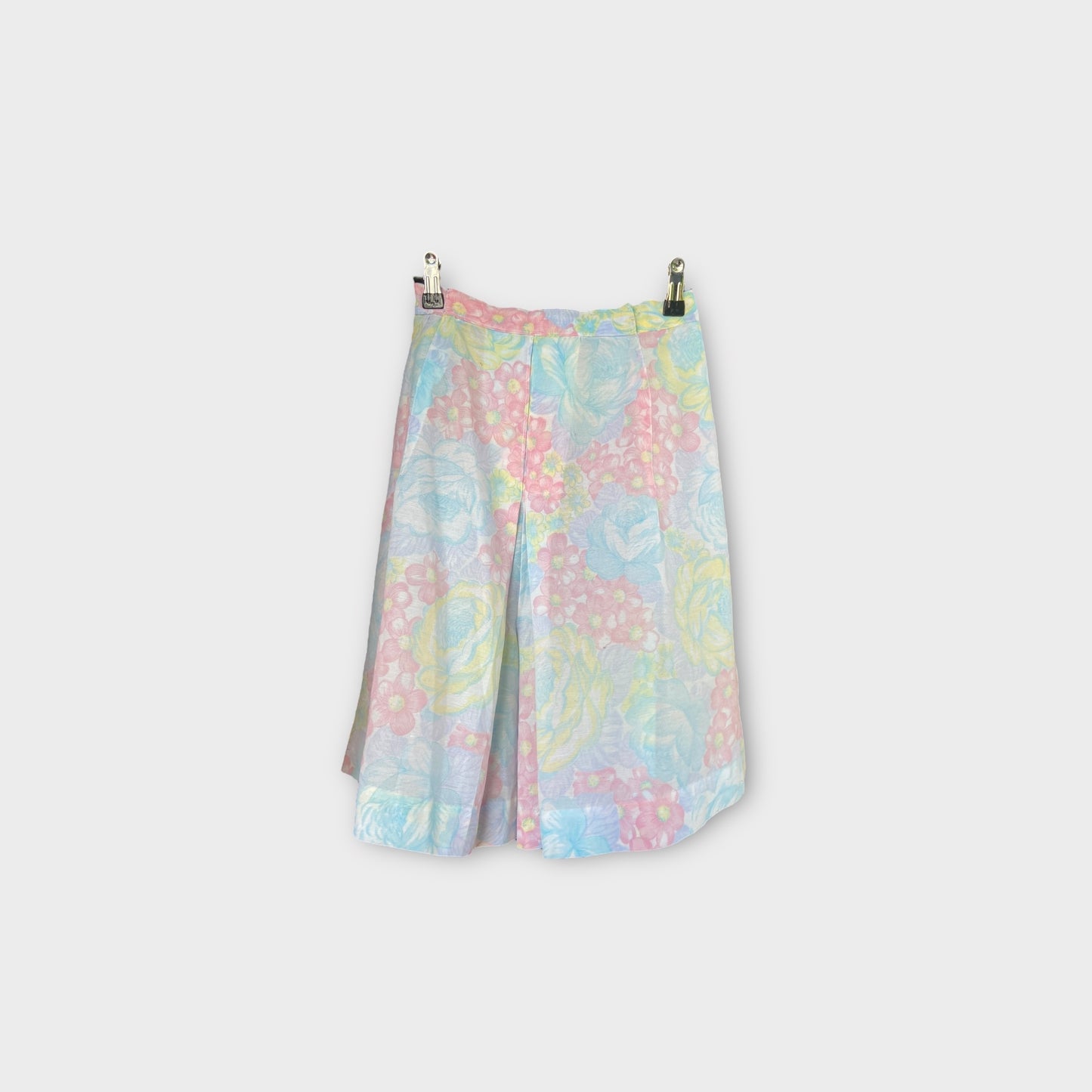 Falda-short flores color pastel cierrecostado