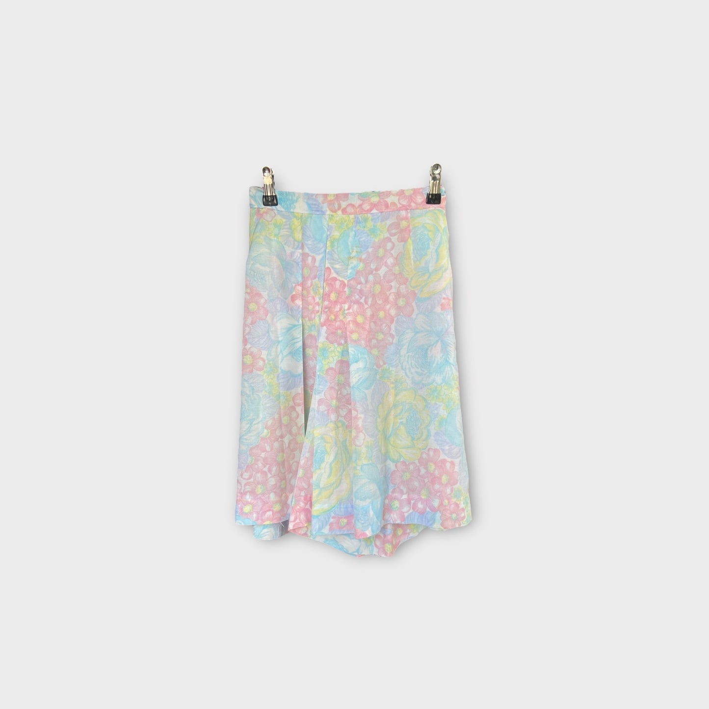 Falda-short flores color pastel cierrecostado