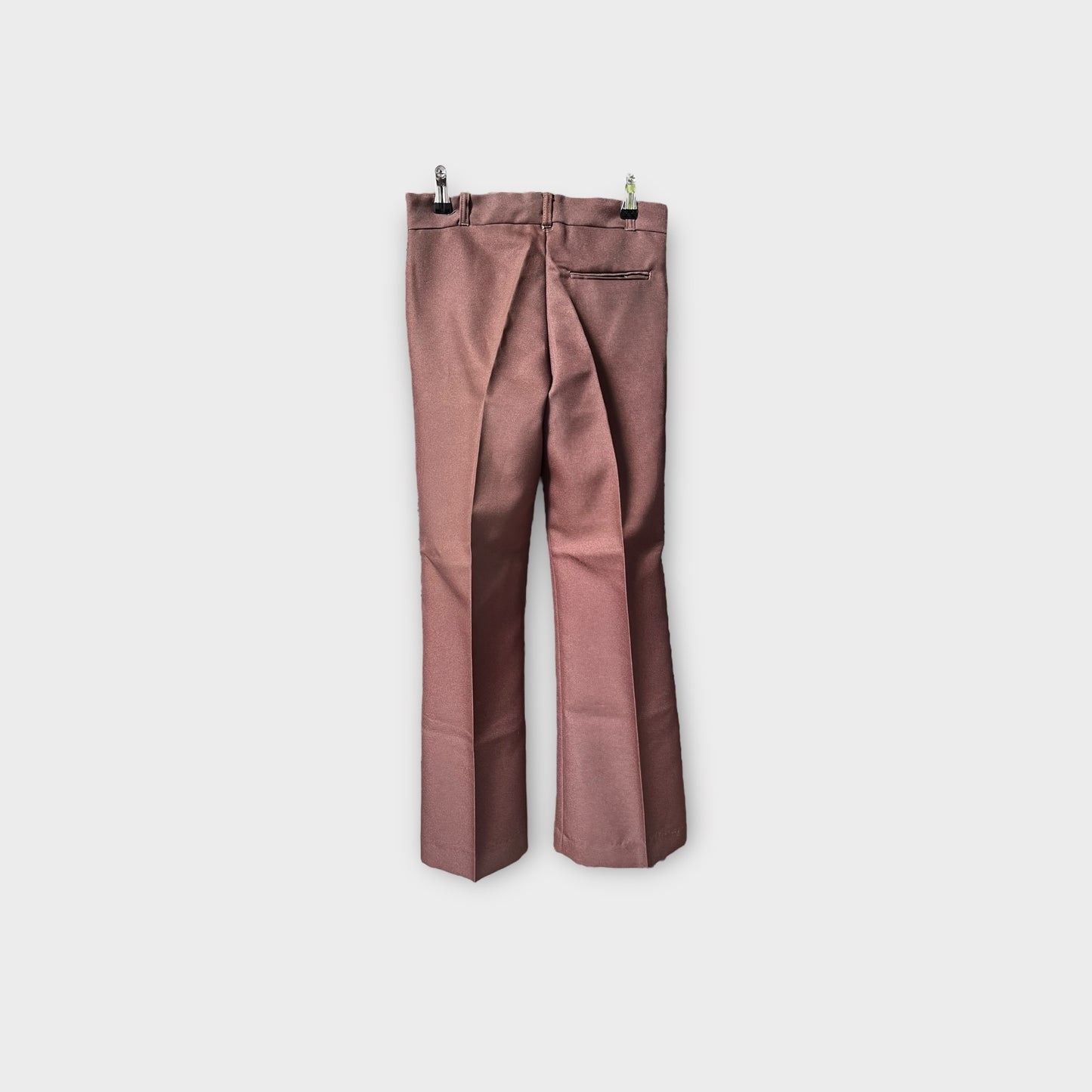 Pantalón lila.