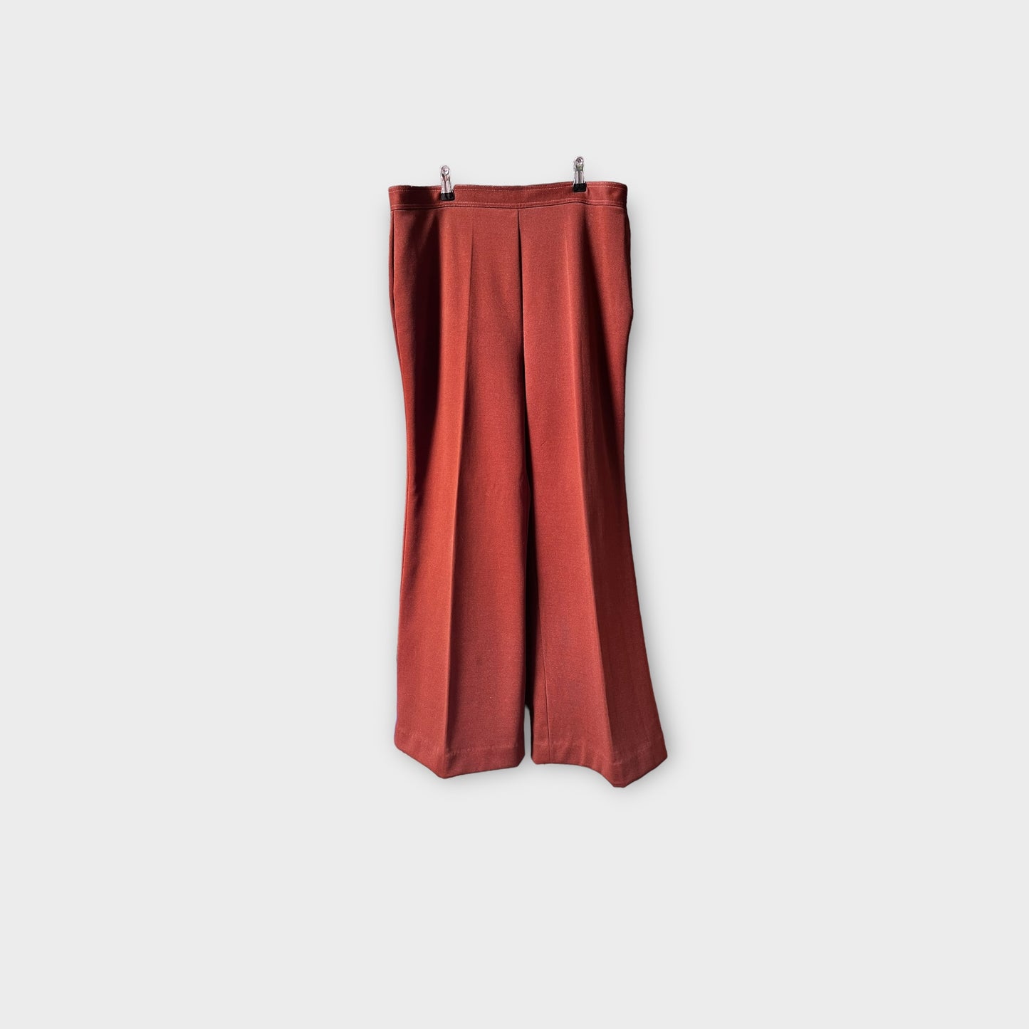 Pantalón vino sin bolsas