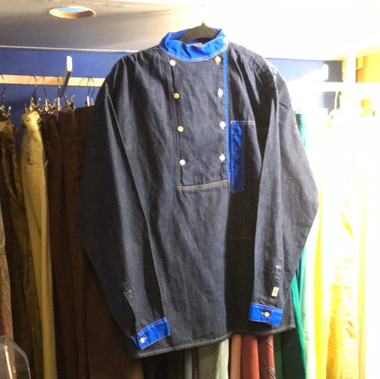 Camisa de mezclilla de manga larga con botones en el pecho “kill”