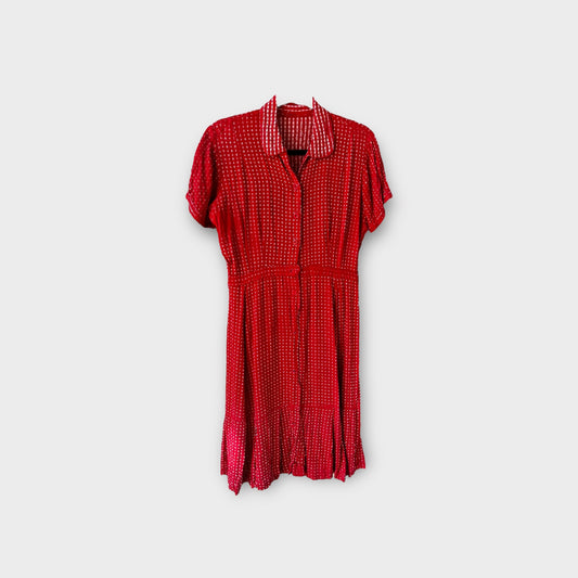 Vestido rojo con puntos blancos