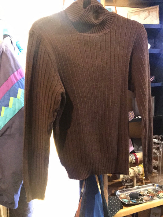 Suéter cuello de tortuga café